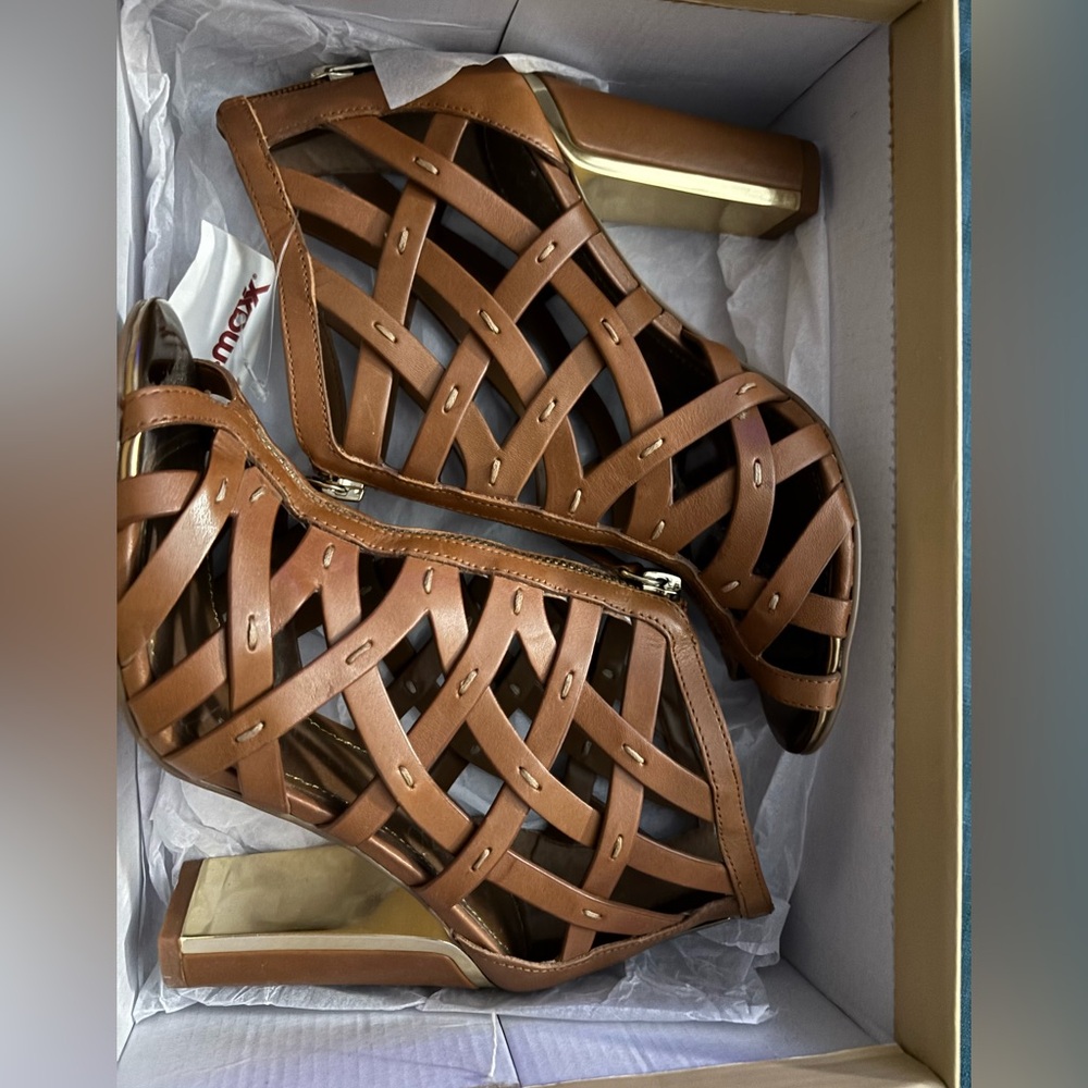 Michael Kors brand new shoes in a size 7 - Picture 3 of 3